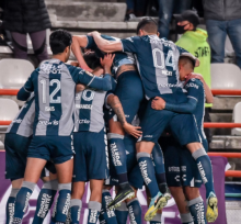 Triunfo arrollador en el estadio Hidalgo