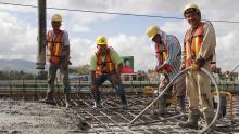Denuncian trabajadores de la construcción que reciben sueldos indignos
