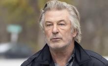 Reducen cargos a Alec Baldwin en juicio 