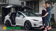 "Por embarazarse", Samuel García le regala camioneta Tesla a su esposa de casi $3 millones