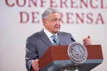 Nosotros no espiamos, realizamos labores de inteligencia: AMLO