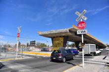 Buscan sancionar con hasta 10 años de prisión a quienes dañen señalamientos en cruces del tren