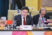 China dice que actuará de manera constructiva ante invasión en Ucrania