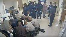 Cámara de vigilancia captan agresión de agentes policiales en contra de un afroamericano