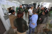 Protestan agentes del INM por detención de compañeros tras incendio en estación de Ciudad Juárez