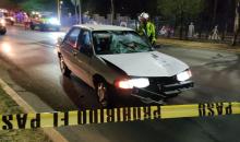 Su madre lo llevaba en brazos y fue embestida por veloz auto en su intento por cruzar Av Aguascalientes casi frente al C4