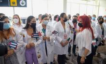 México contratará a otros 600 médicos cubanos