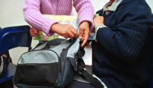 Habrá más revisiones de mochilas en secundarias, advierte IEA