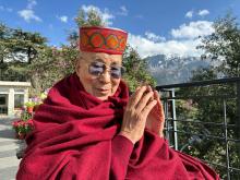 Dalai Lama se disculpa después de video en el que pide a un niño que “le chupe” la lengua