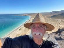 Hallan cuerpo de estadounidense en fosa clandestina en Baja California Sur