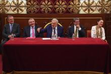 AMLO se reúne con senadores de Morena y aliados mientras la oposición tiene tomado el Congreso