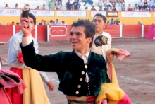 Velasco, Fernández y "Castelita" cortan oreja