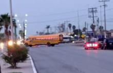 Bajan a alumnos de su autobús de transporte para hacer bloqueos en Matamoros