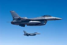Estados Unidos respalda programas de entrenamiento para pilotos ucranianos en aviones de combate F-16