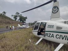 Aeronave realiza aterrizaje de emergencia en autopista de Veracruz