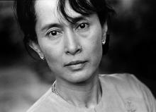 Ejército birmano traslada a Aung San Suu Kyi de prisión a edificio gubernamental