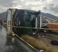 Aguascalentenses se accidentan en la carretera Saltillo–Zacatecas; saldo de 8 muertos y 30 heridos