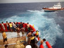 Hay 30 migrantes desaparecidos tras naufragio en la isla italiana de Lampedusa