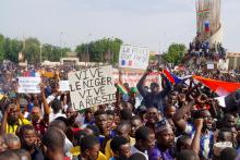 Llegan a Francia primeros civiles evacuados de Níger