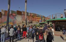 Activistas condenan renovación del muro fronterizo en Tijuana