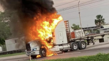 Se han reportado unidades de carga y pasajeros incendiados en varios puntos del municipio de Cárdenas.