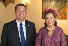 Xóchitl Gálvez acompaña al gobernador de Guanajuato en la celebración del Grito de Independencia