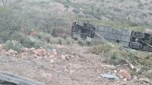 Cae autobús turístico a barranco en la carretera San Luis Potosí-Guadalajara y deja al menos 10 muertos