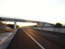 Despojan de camioneta y dinero a empresarios en autopista Lagos de Moreno-Guadalajara