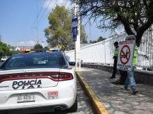 Colocan señalética en la curva de la UAA para prevenir accidentes