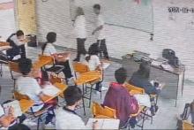 [Video] Estudiante de secundaria en Coahuila ataca a su maestra con arma blanca 