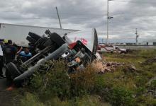 El chofer de la pesada unidad resultó lesionado y tuvo que ser hospitalizado