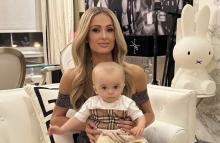 Paris Hilton responde a quienes se burlaron por el tamaño de la cabeza de su bebé