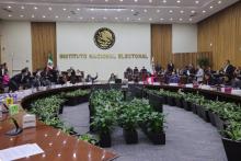 Más de 550 legisladores buscan la reelegibilidad, informa el INE
