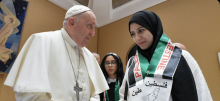 Papa Francisco se reúne con familiares de rehenes de Israel y presos palestinos