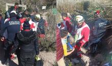 Policías de JM, Protección Civil y paramédicos de la Cruz Roja tuvieron que cargar al hombre de 70 años