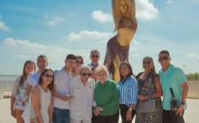 Inauguran estatua gigante de Shakira en su ciudad natal