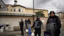 Enmascarados atacan una iglesia en Estambul