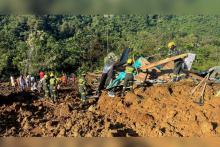 Deslizamiento de tierra deja 23 muertos y decenas de atrapados