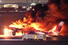 Reabren pista en aeropuerto Haneda de Tokio tras choque de aviones