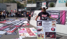 Protestan contra el reinicio de las corridas de toros en la Plaza México