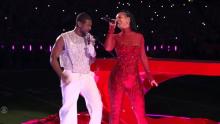  Usher contó con varios invitados en el espectáculo del medio tiempo del Super Bowl