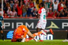 Necaxa se impone a Chivas 