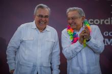 Gobernador de Sinaloa le propone al presidente su reelección
