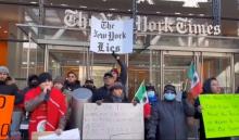 Simpatizantes de AMLO protestan en la sede del NYT