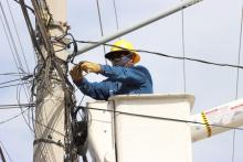 ¡No más "nidos" de cables!, Cabildo aprueba prioriza el cableado subterráneo 