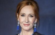 Policía exonera a J.K. Rowling tras mensajes en contra de mujeres trans