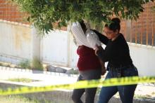 Hermanos del bebé de 7 meses que falleció en un picadero