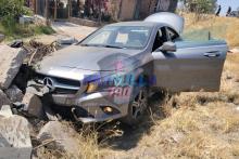 El automóvil Mercedes después del accidente