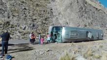 Aparatoso accidente en carretera en Perú, deja 13 muertos y 18 heridos 