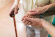 El 75% del maltrato a adultos mayores con demencia ocurre en el entorno familiar, advierte experta